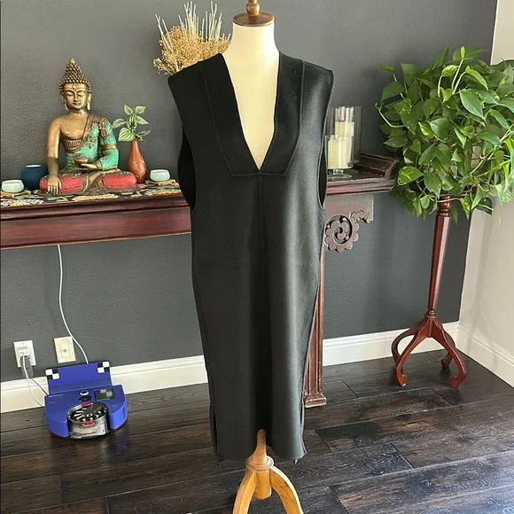 COS V-neck wool dress in blackBlack - Picture 4 of 13